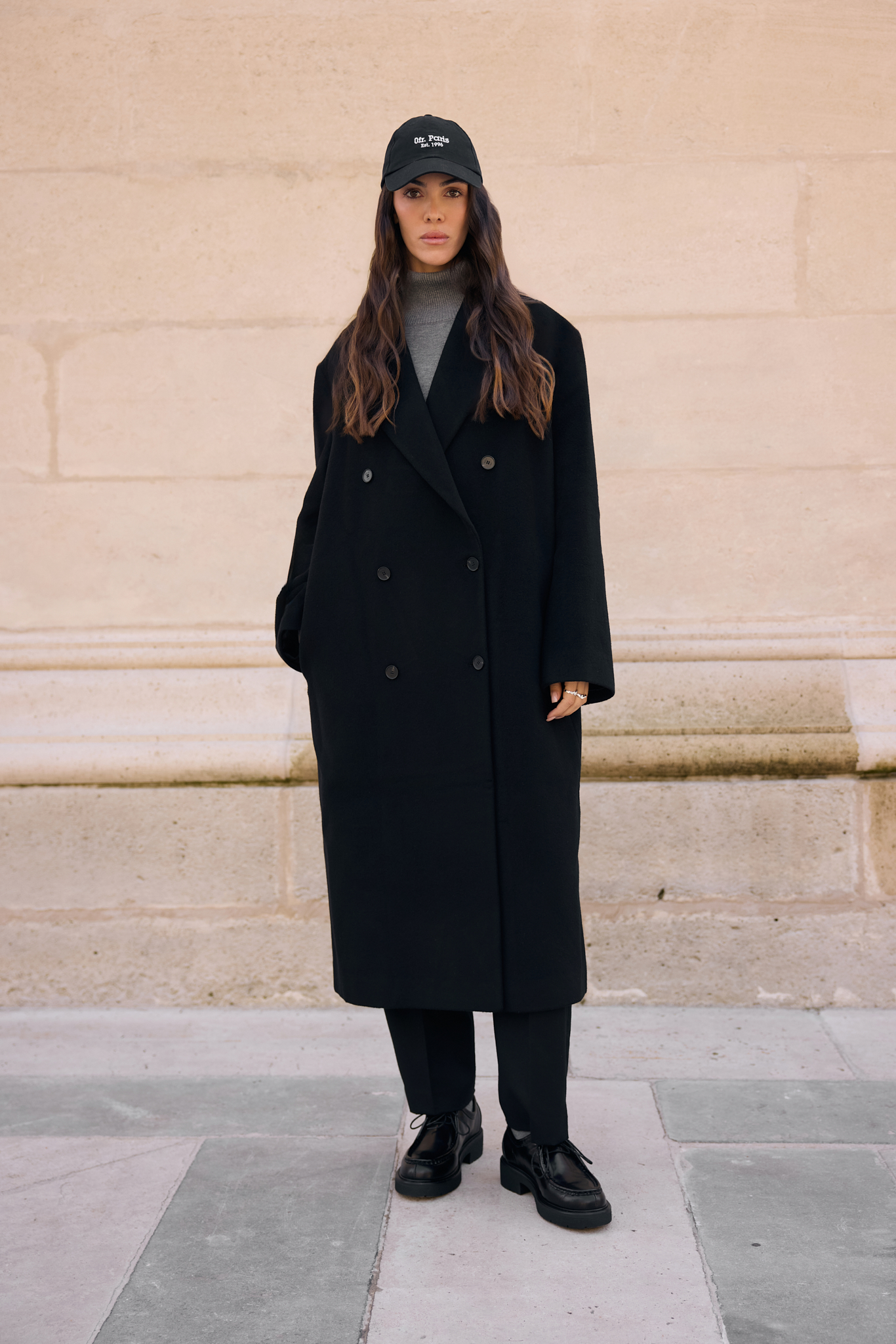 LONG WOOL COAT IN BLACK