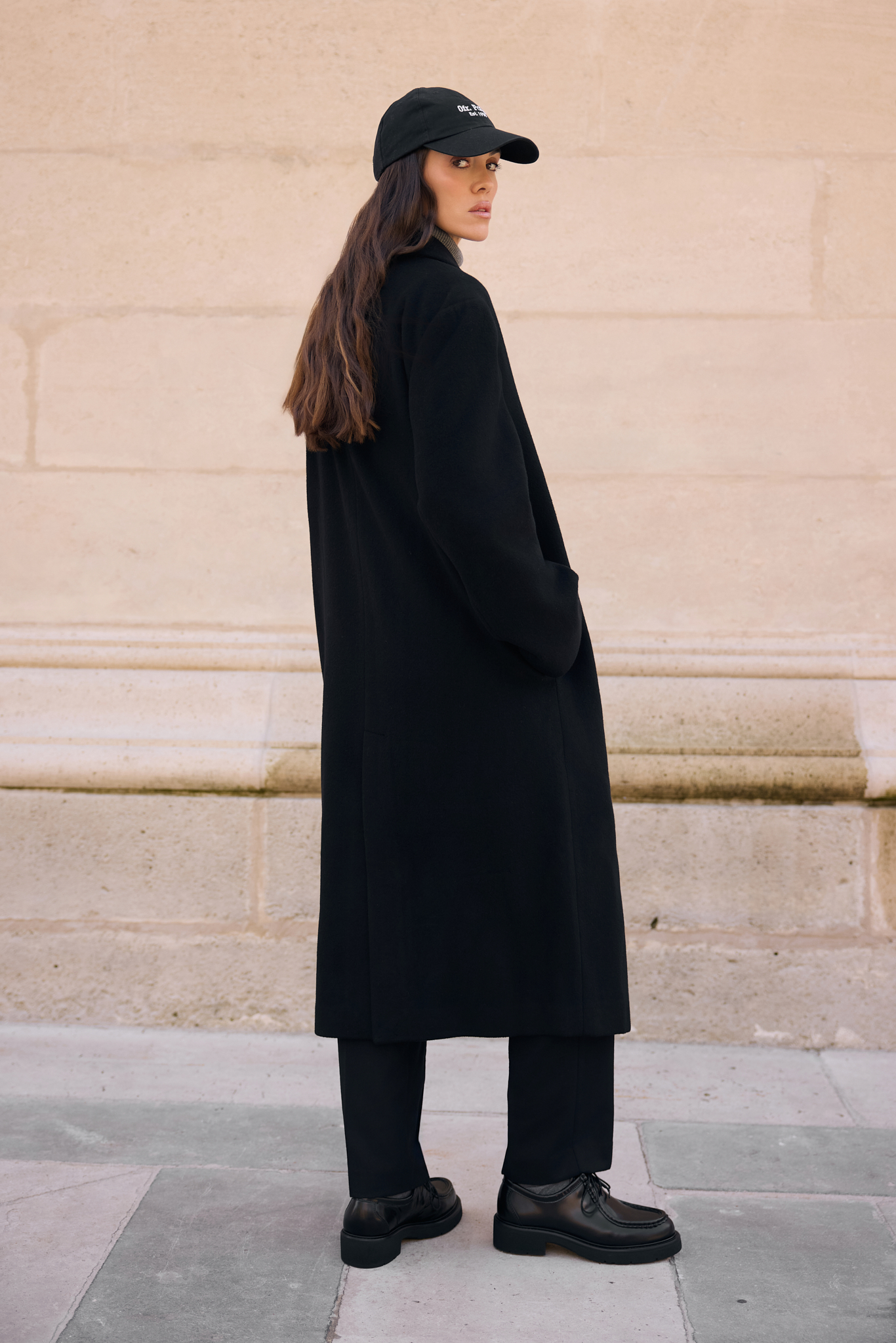 LONG WOOL COAT IN BLACK