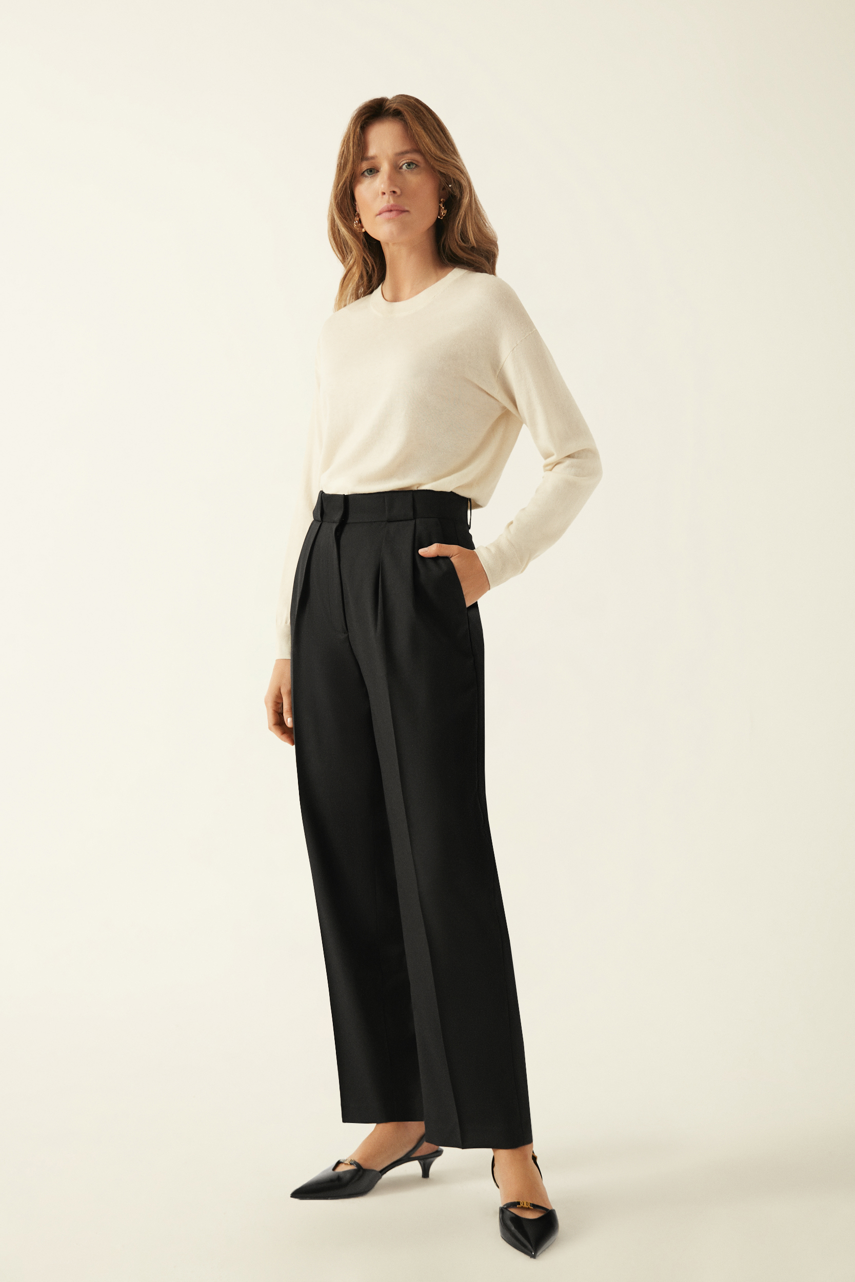 HIGH-WAISTED WOOL TROUSERS IN BLACK