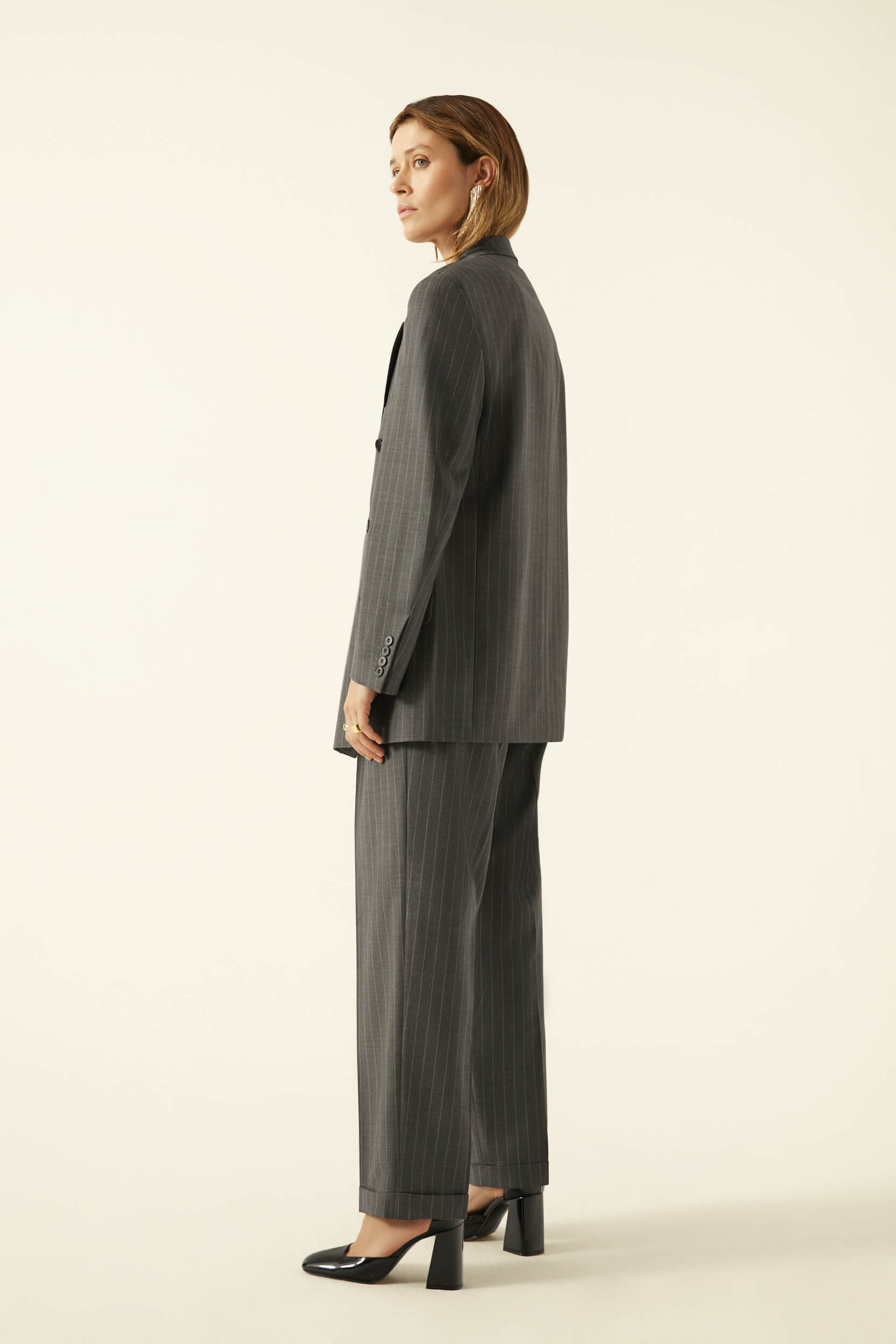 WOOL AND SILK SUIT IN GREY