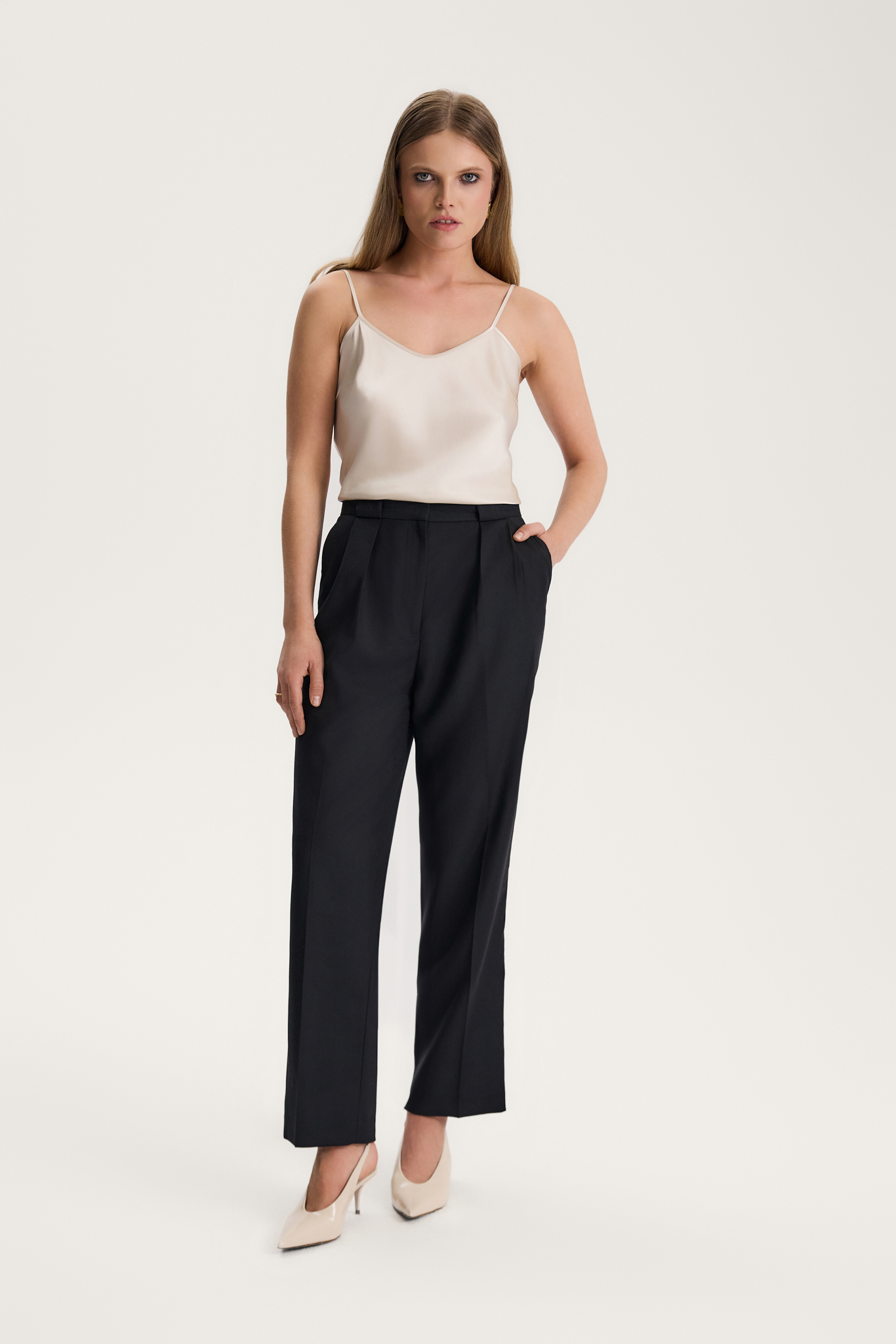 HIGH-WAISTED WOOL TROUSERS IN BLACK