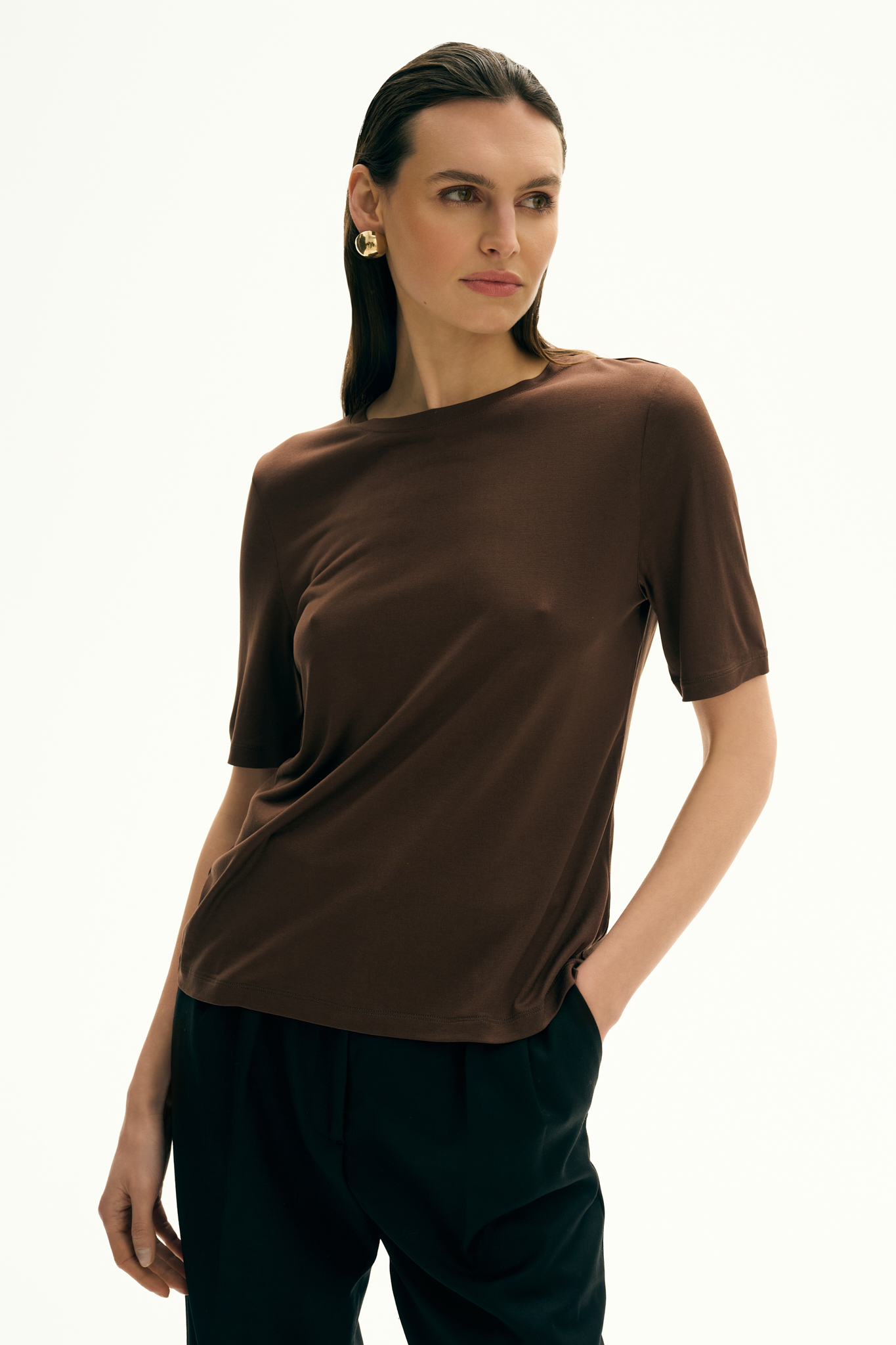 JEDWABNY T- SHIRT BROWN