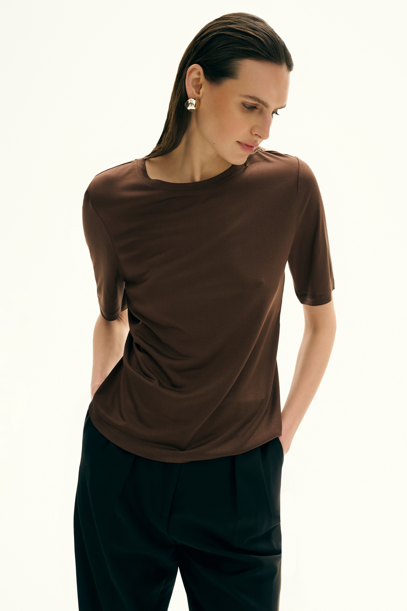 JEDWABNY T- SHIRT BROWN