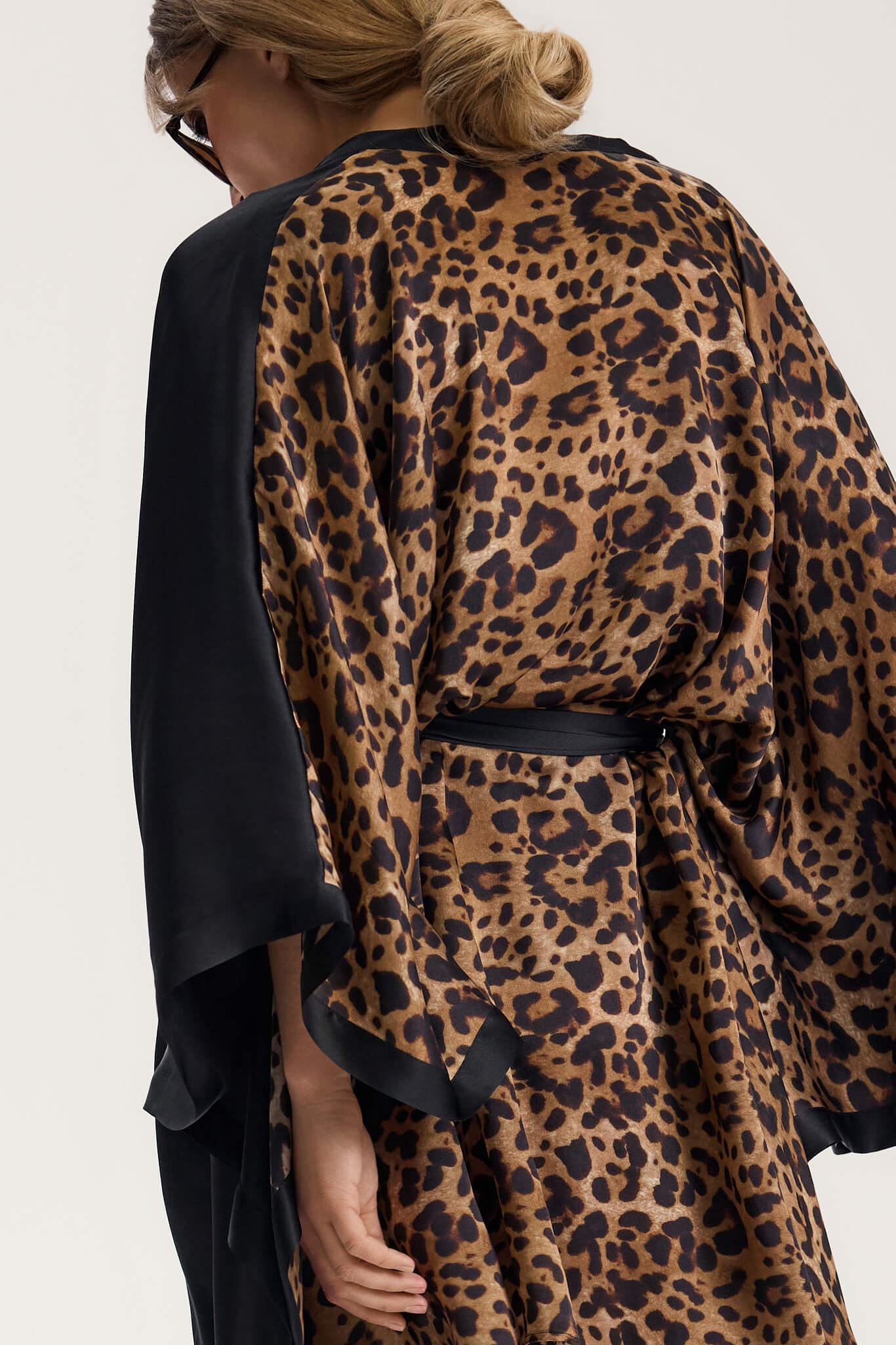 SILK ASYMMETRIC KIMONO IN LEO PRINT