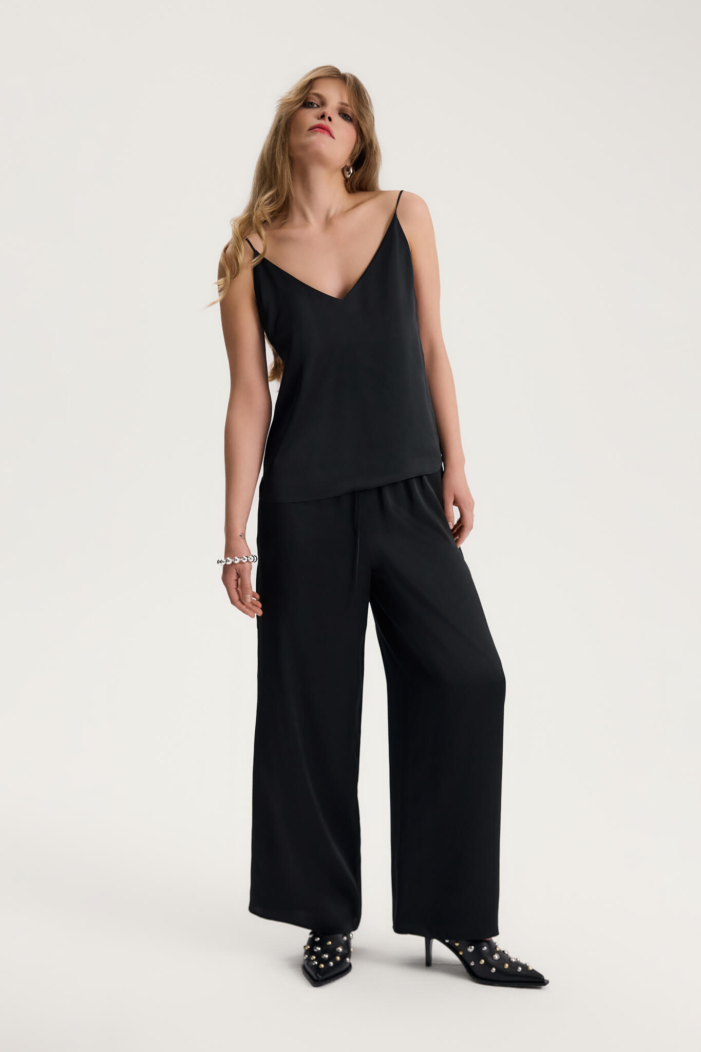 SILK TOP WITH BACK NECKLINE IN BLACK