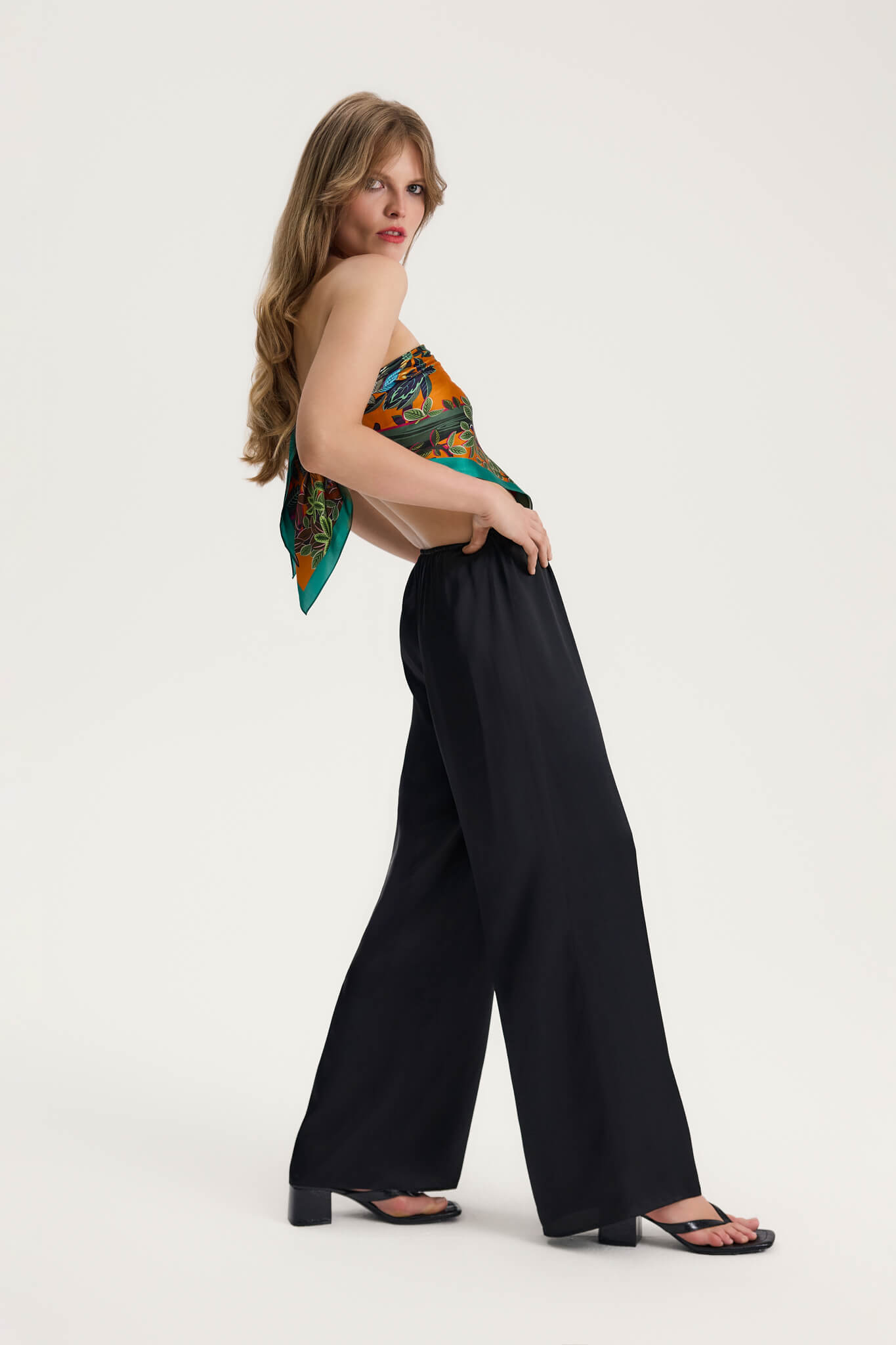 SILK WIDE-LEG PANTS IN BLACK