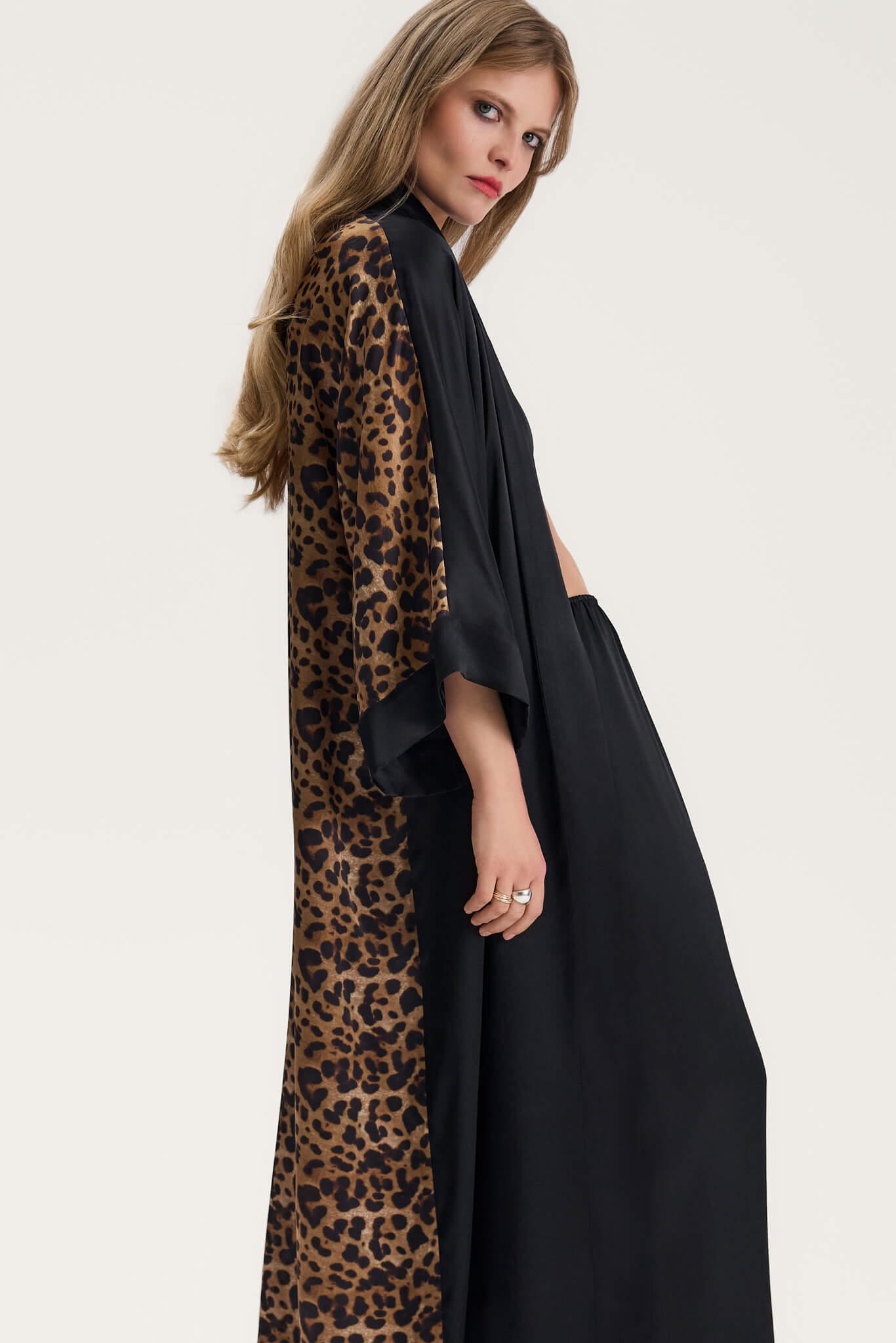 SILK KIMONO IN LEO PRINT