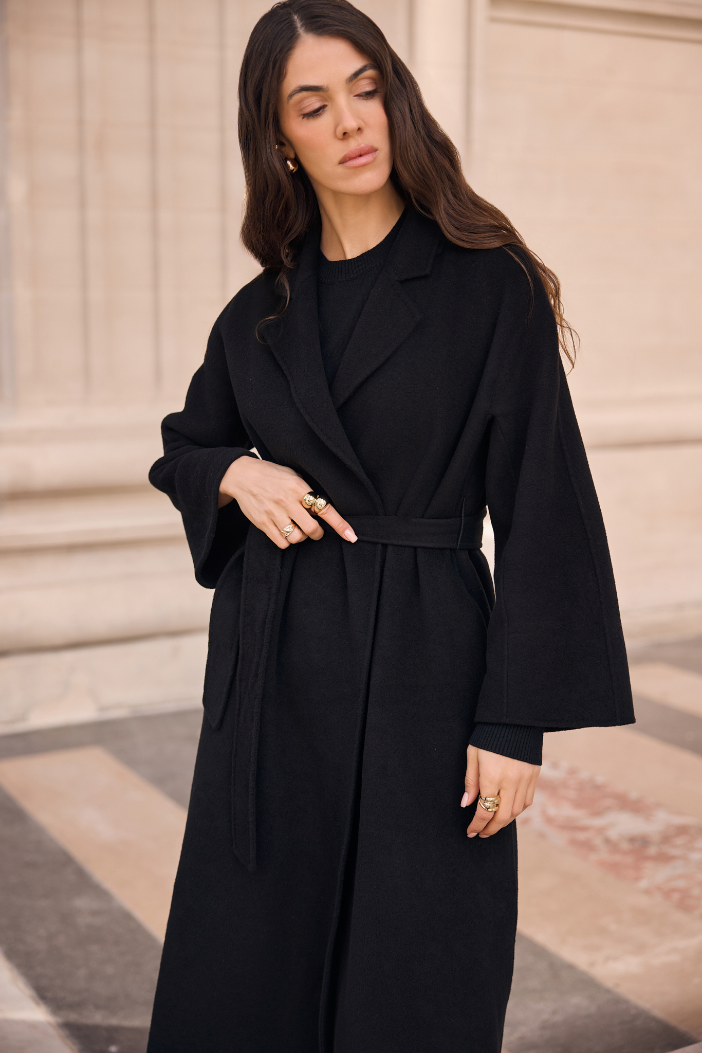 WOOL COAT WITH CASHMERE AND SILK IN BLACK<br> <br>