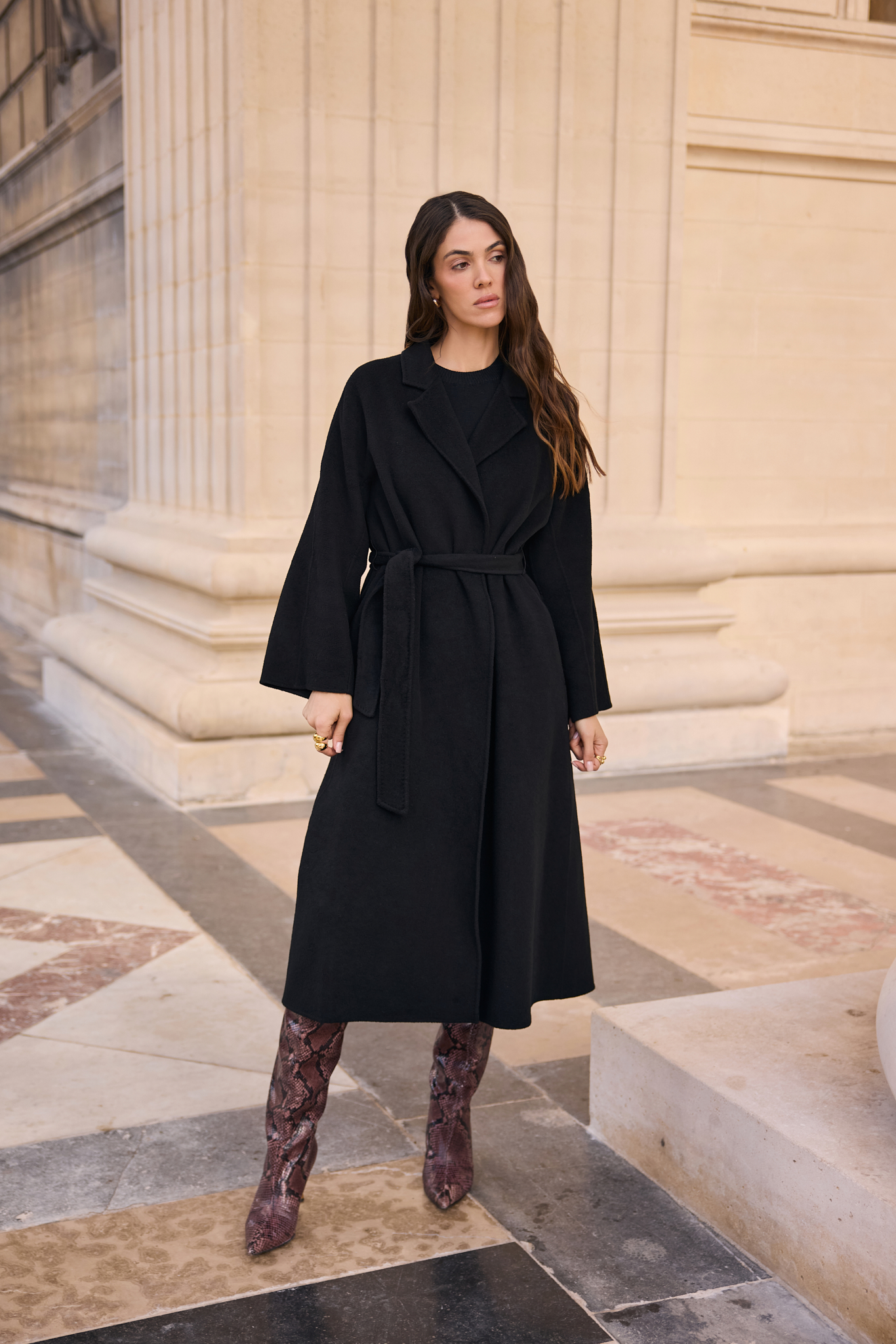 WOOL COAT WITH CASHMERE AND SILK IN BLACK<br> <br>