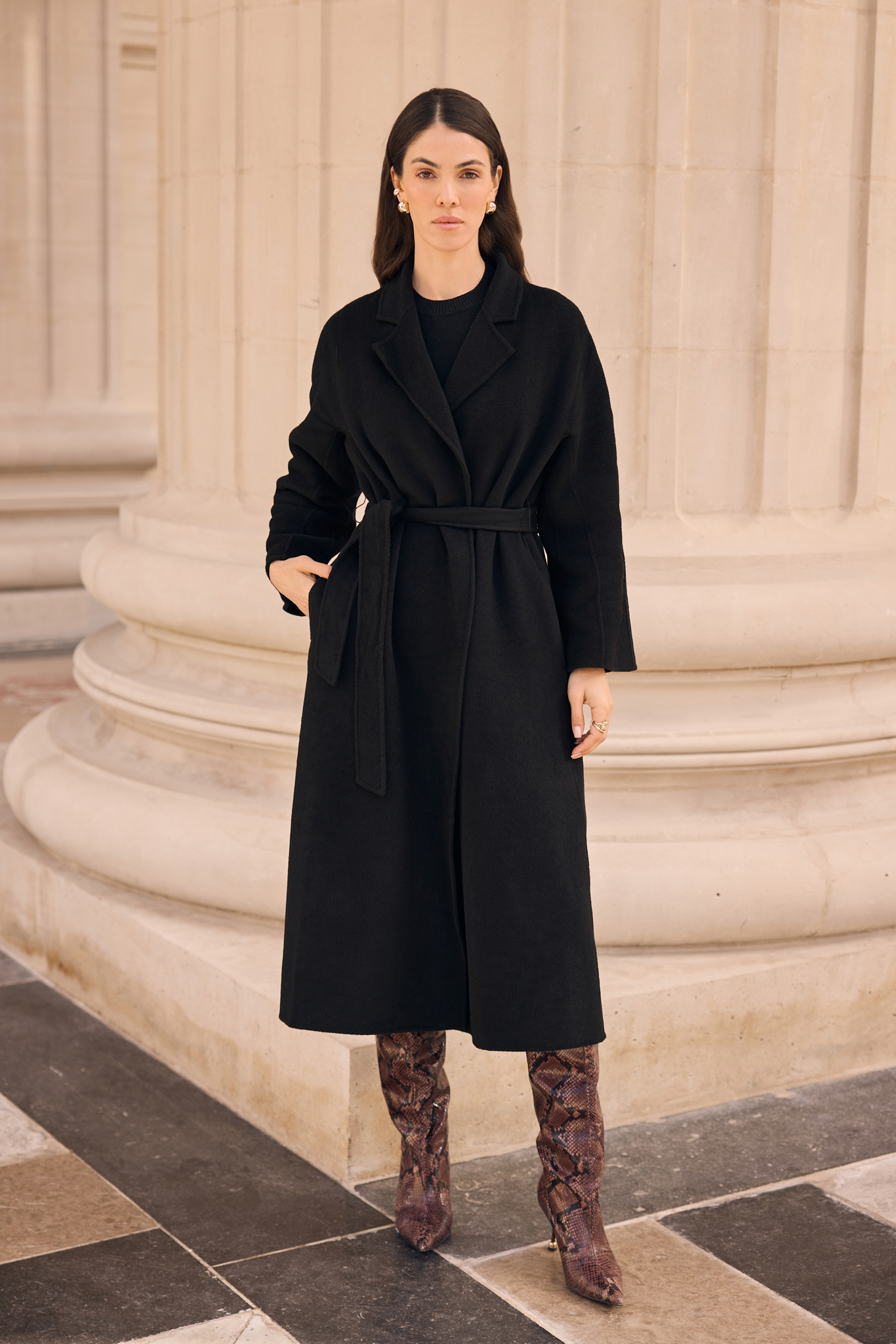 WOOL COAT WITH CASHMERE AND SILK IN BLACK<br> <br>